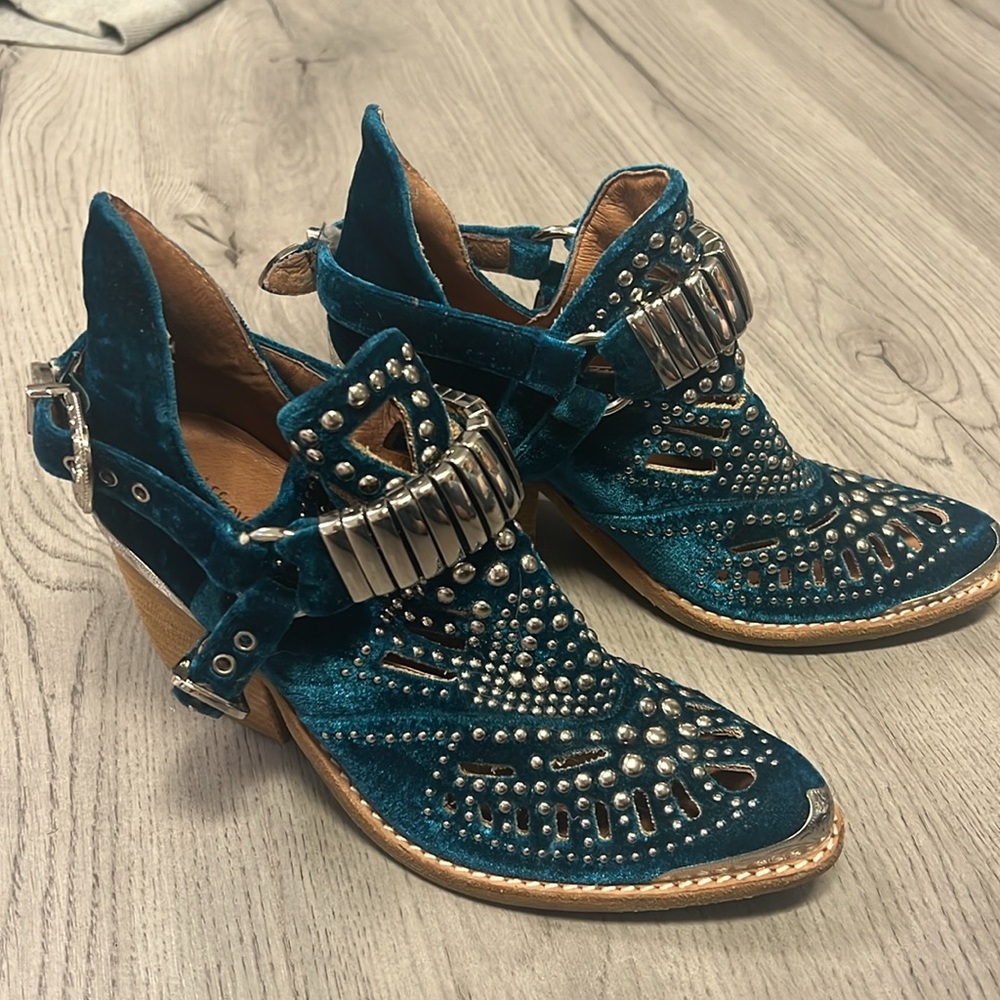 Jeffrey Campbell Teal Velvet Studded Cutout Booties Size 5.5 NWT
